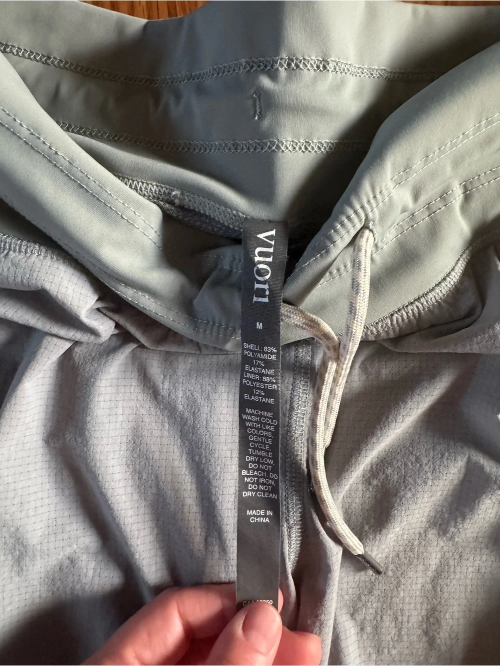 Vuori Seabreeze Women's Light Grey Athletic Shorts with Drawstring  Medium